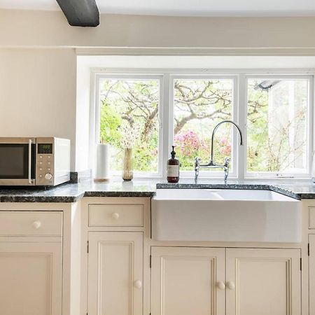Architect Designed Cosy Cotswold Stone Cottage Quenington ภายนอก รูปภาพ