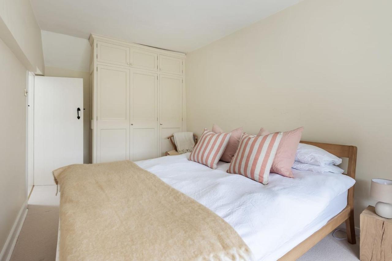 Architect Designed Cosy Cotswold Stone Cottage Quenington ภายนอก รูปภาพ