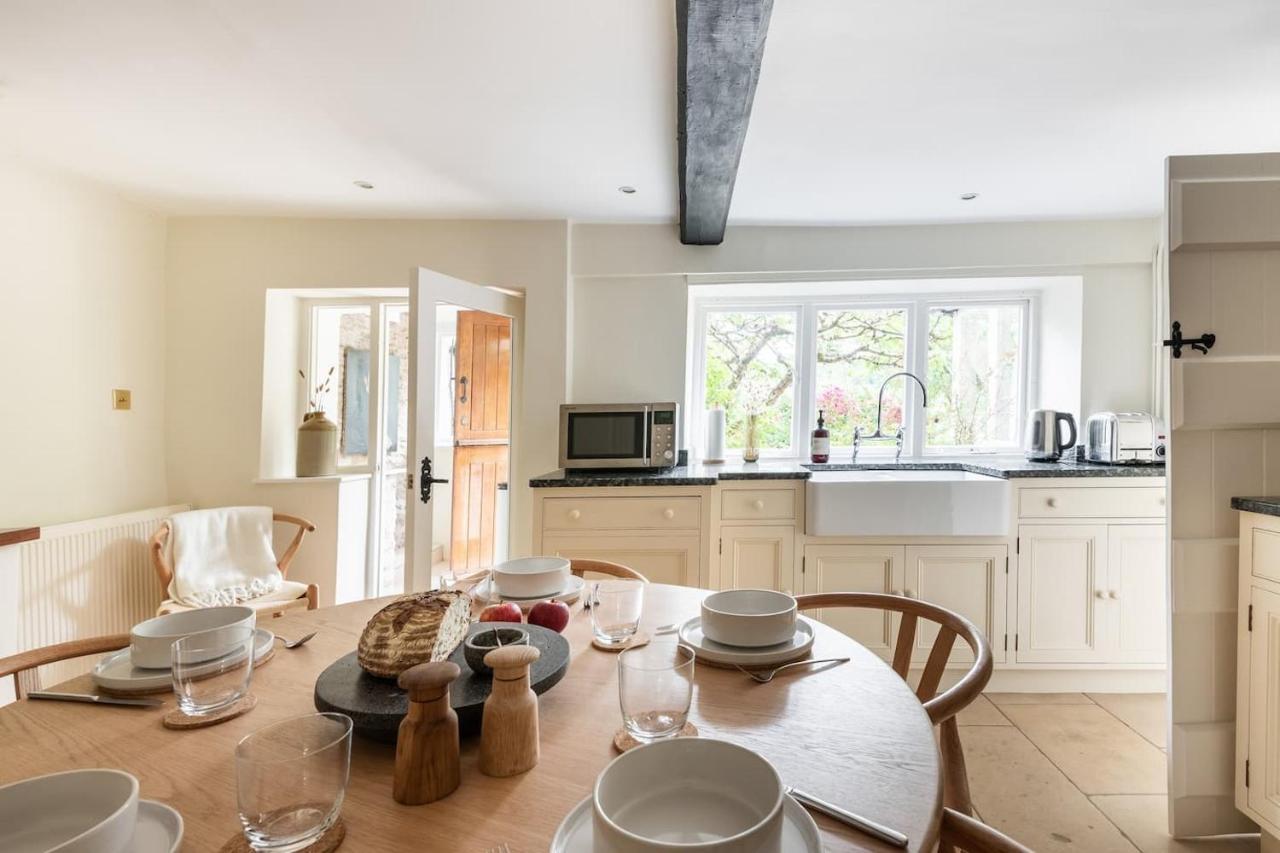 Architect Designed Cosy Cotswold Stone Cottage Quenington ภายนอก รูปภาพ