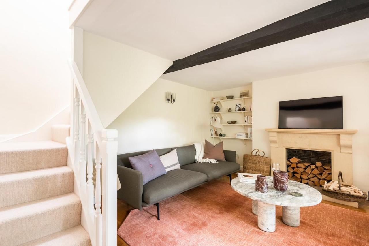 Architect Designed Cosy Cotswold Stone Cottage Quenington ภายนอก รูปภาพ