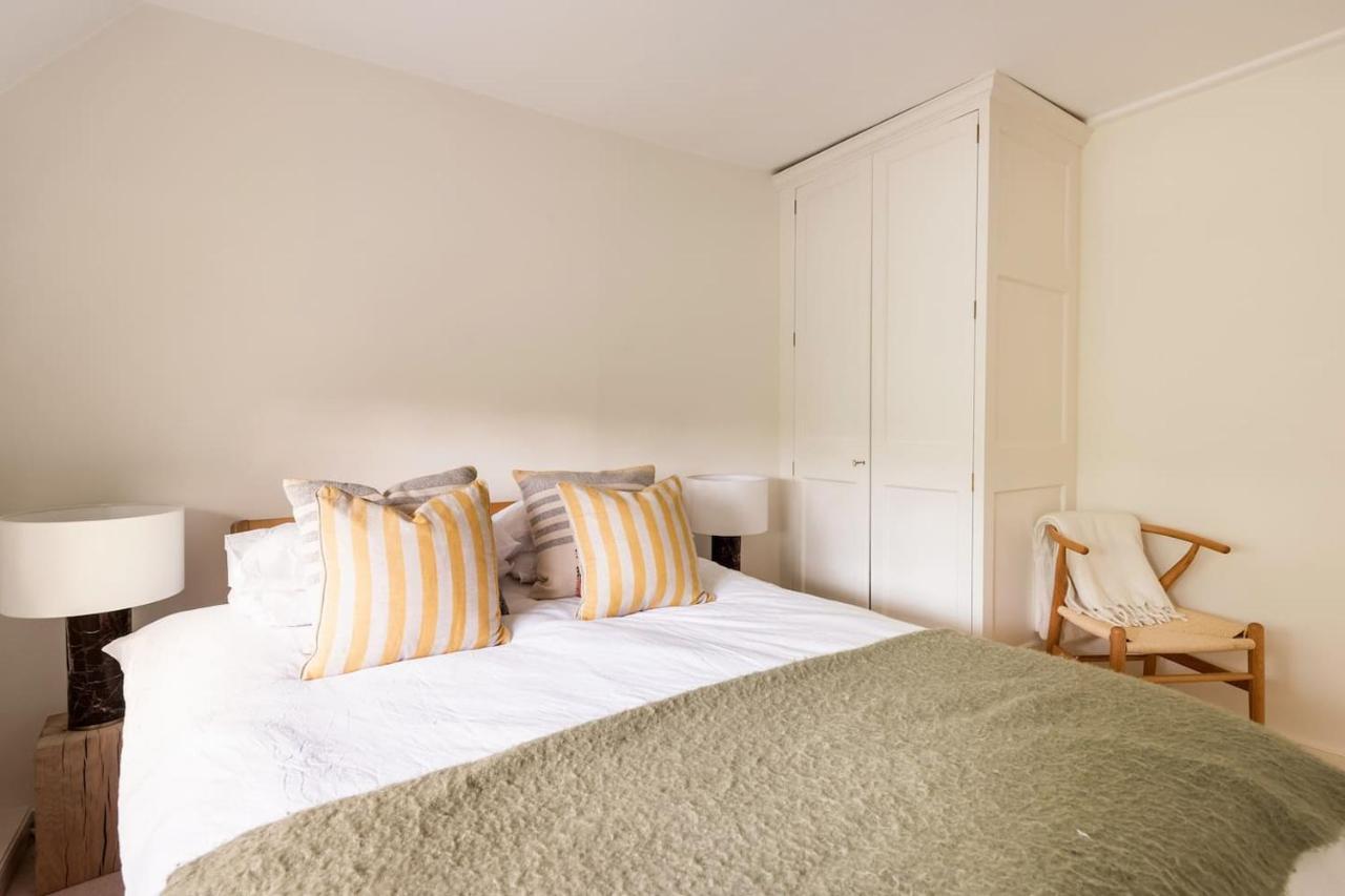 Architect Designed Cosy Cotswold Stone Cottage Quenington ภายนอก รูปภาพ